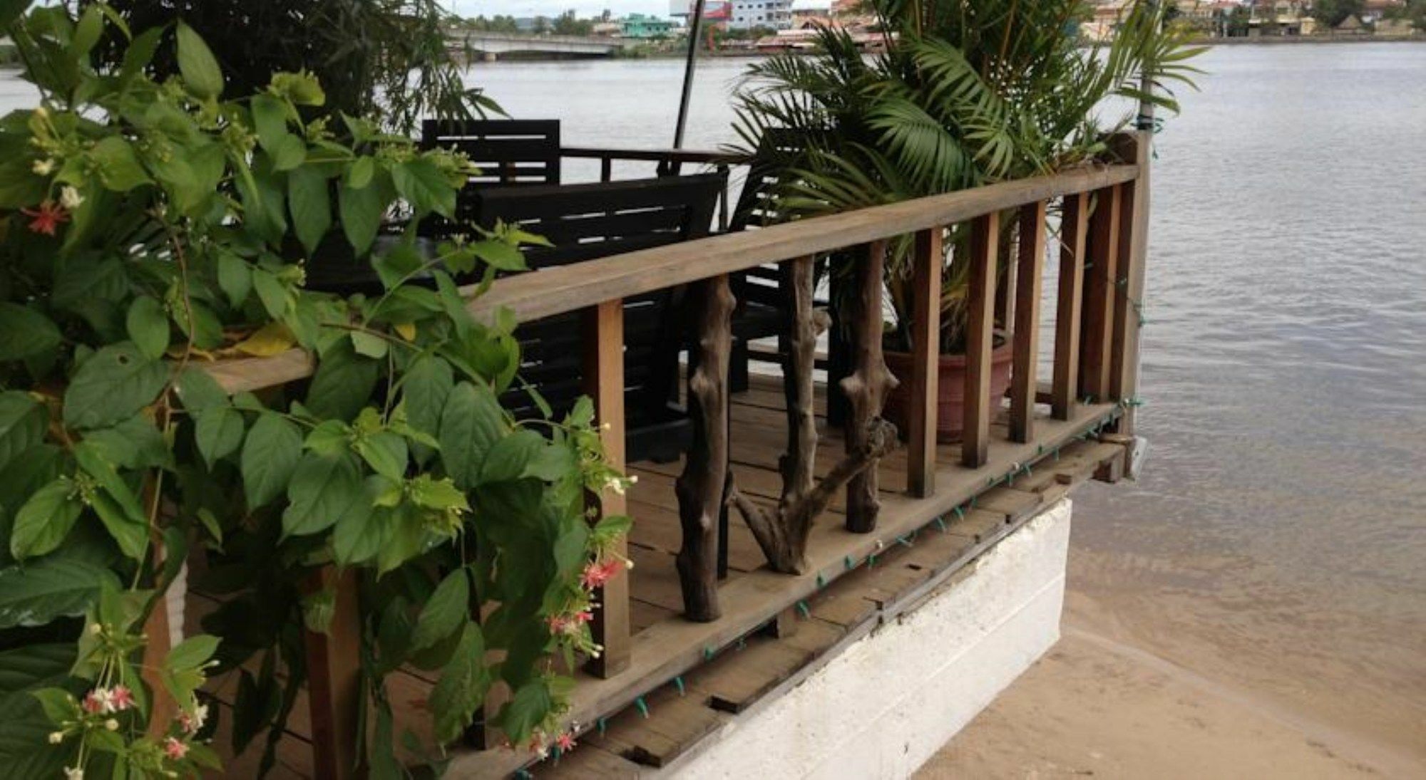 The River Lodge Kampot Bagian luar foto
